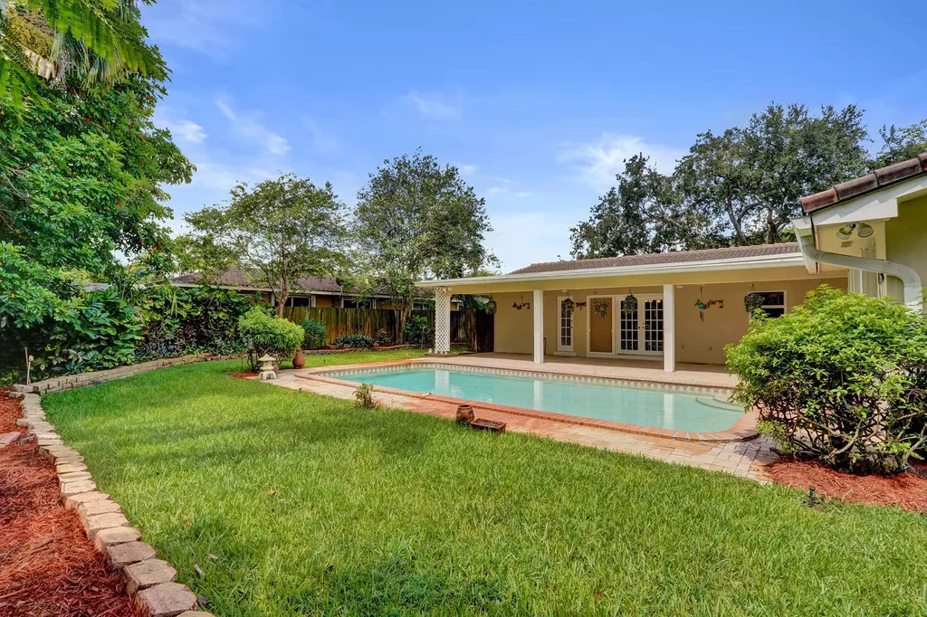 1040 SW 75th Avenue Plantation FL 33317