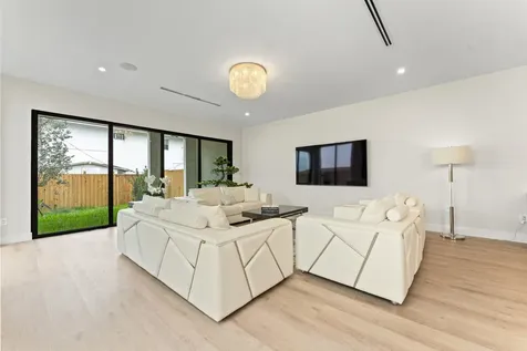 1103 NE 16th Avenue Fort Lauderdale FL 33304
