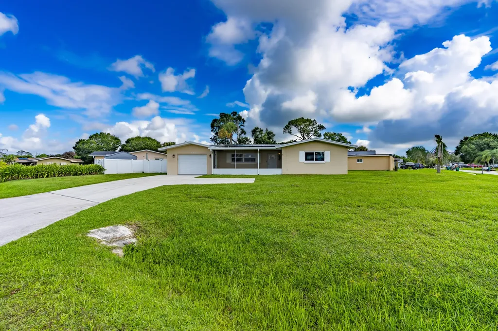 613 Beach Avenue Port St Lucie FL 34952