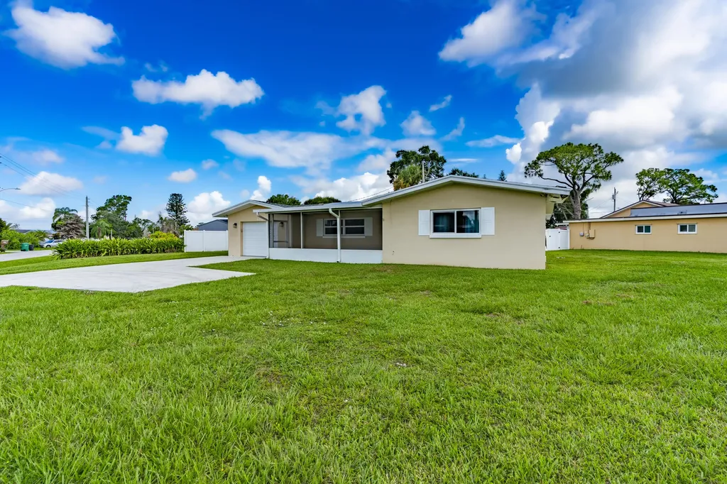 613 Beach Avenue Port St Lucie FL 34952