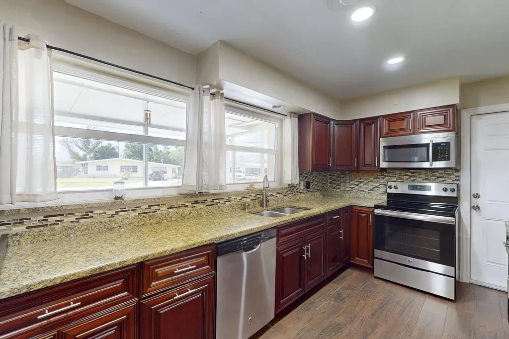 613 Beach Avenue Port St Lucie FL 34952