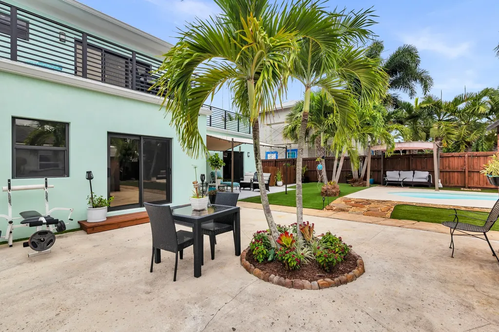 127 Auburn Drive Lake Worth Beach FL 33460