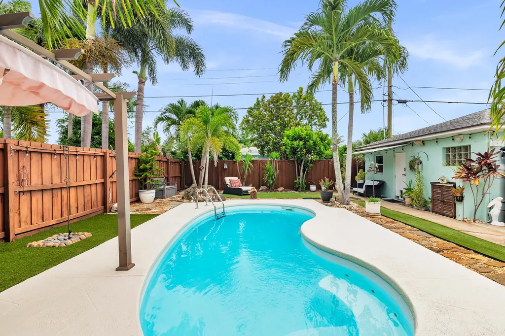 127 Auburn Drive Lake Worth Beach FL 33460