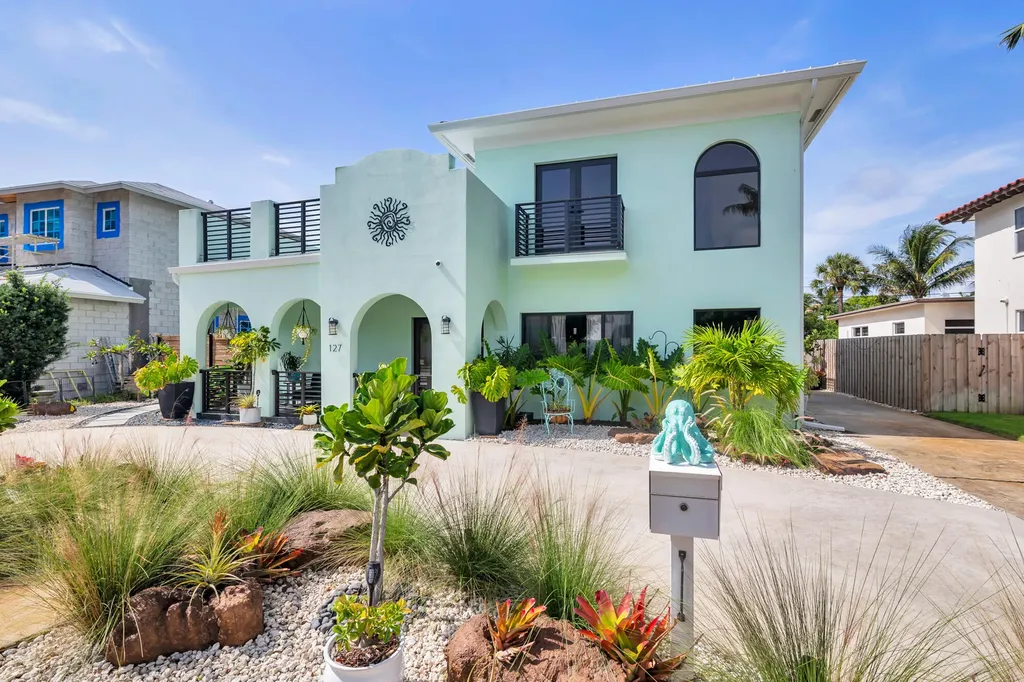 127 Auburn Drive Lake Worth Beach FL 33460