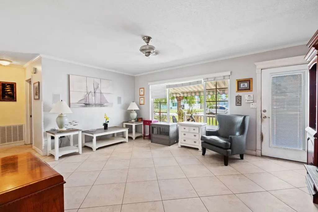 349 SW 14th Court Pompano Beach FL 33060