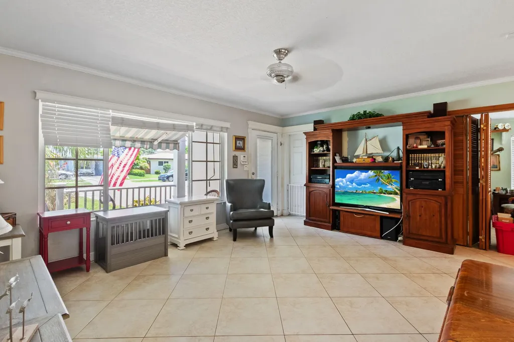 349 SW 14th Court Pompano Beach FL 33060