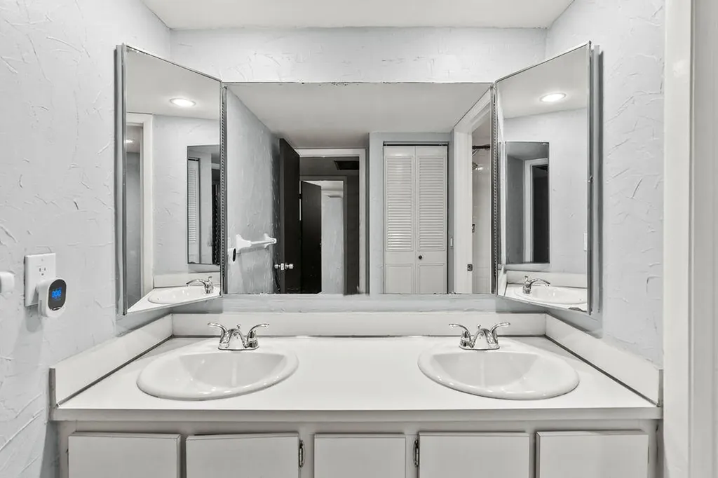 29 Lake Arbor Drive Palm Springs FL 33461