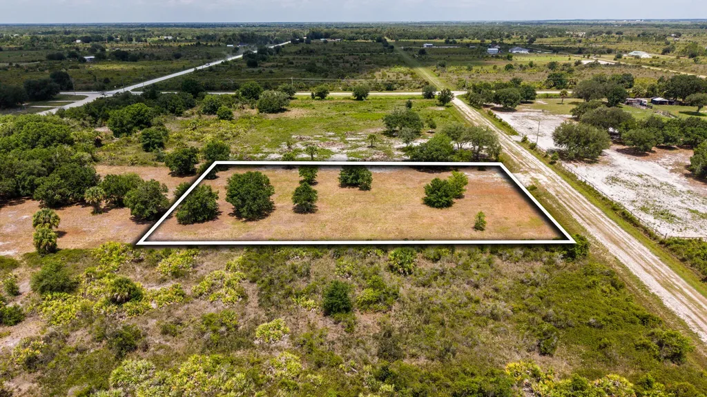 19371 NW 254th Street Okeechobee FL 34972