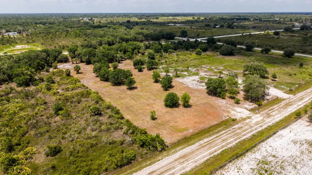 19371 NW 254th Street Okeechobee FL 34972