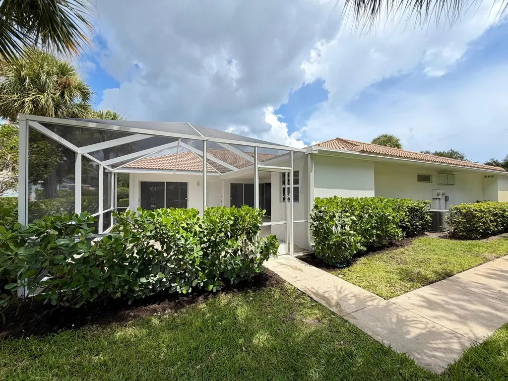 6104 Red Oak Court Palm Beach Gardens FL 33410