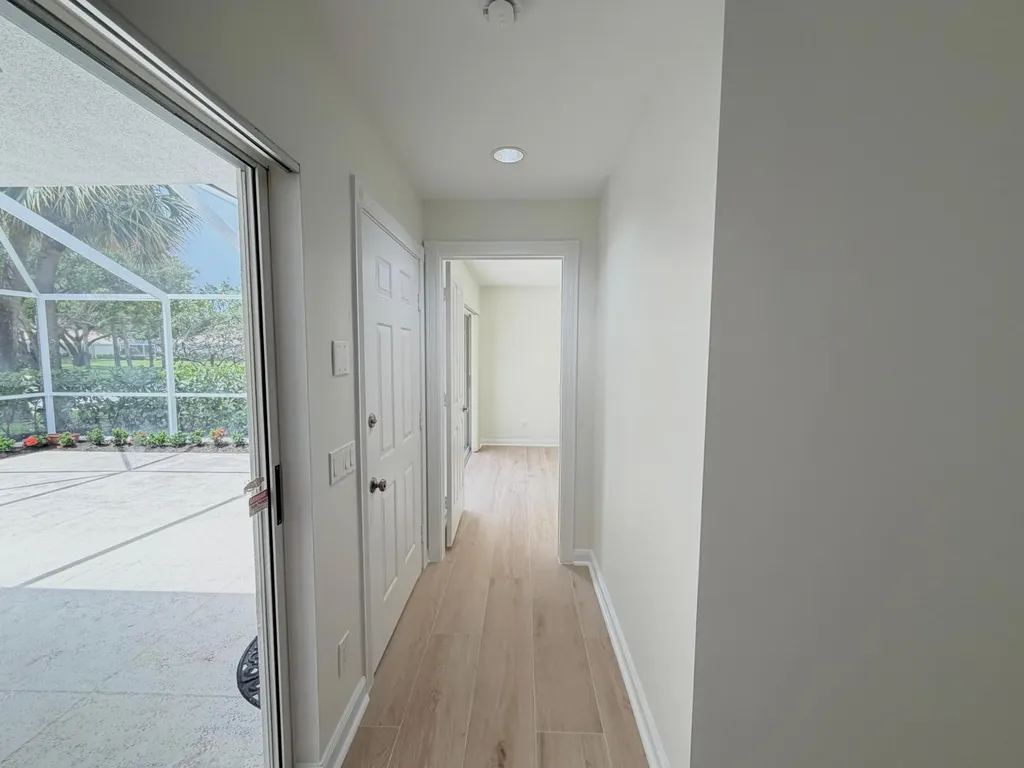 6104 Red Oak Court Palm Beach Gardens FL 33410