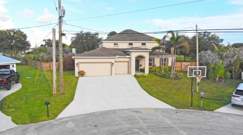 5648 NW Lorna Court Port St Lucie FL 34986