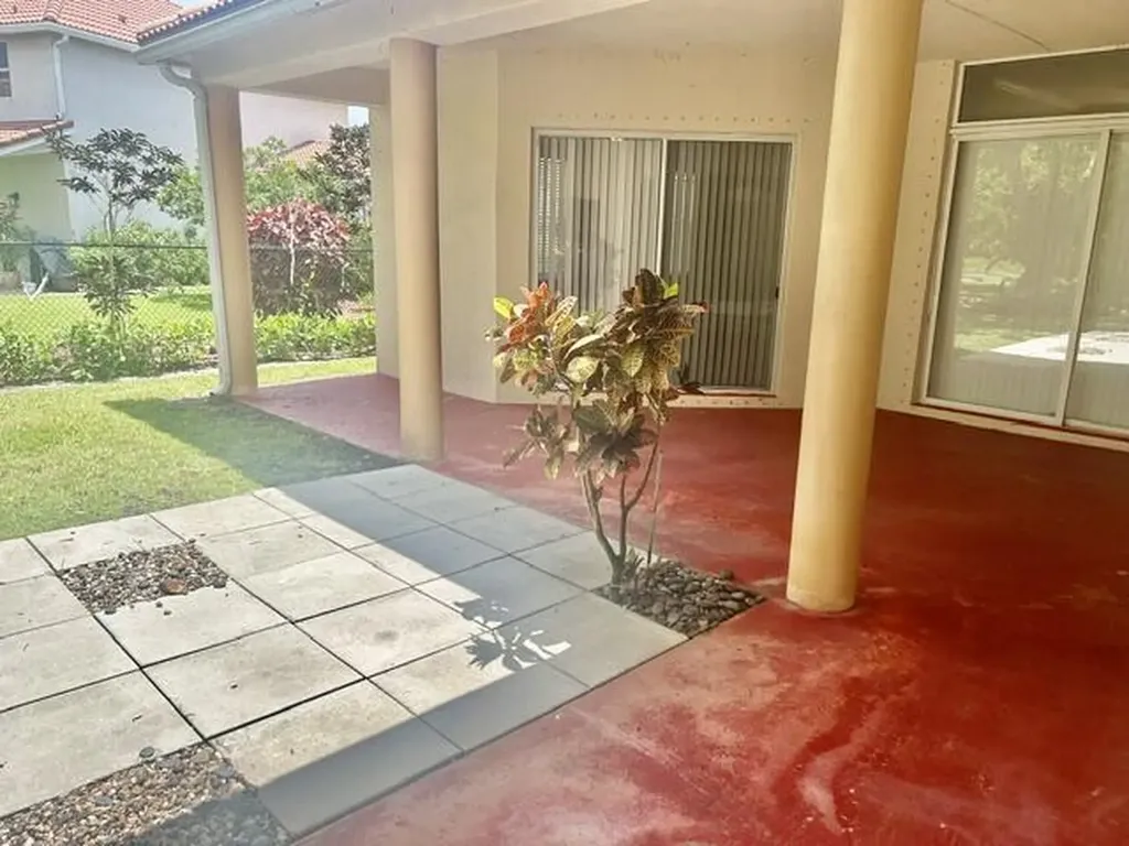 6469 Bay Island Court West Palm Beach FL 33411