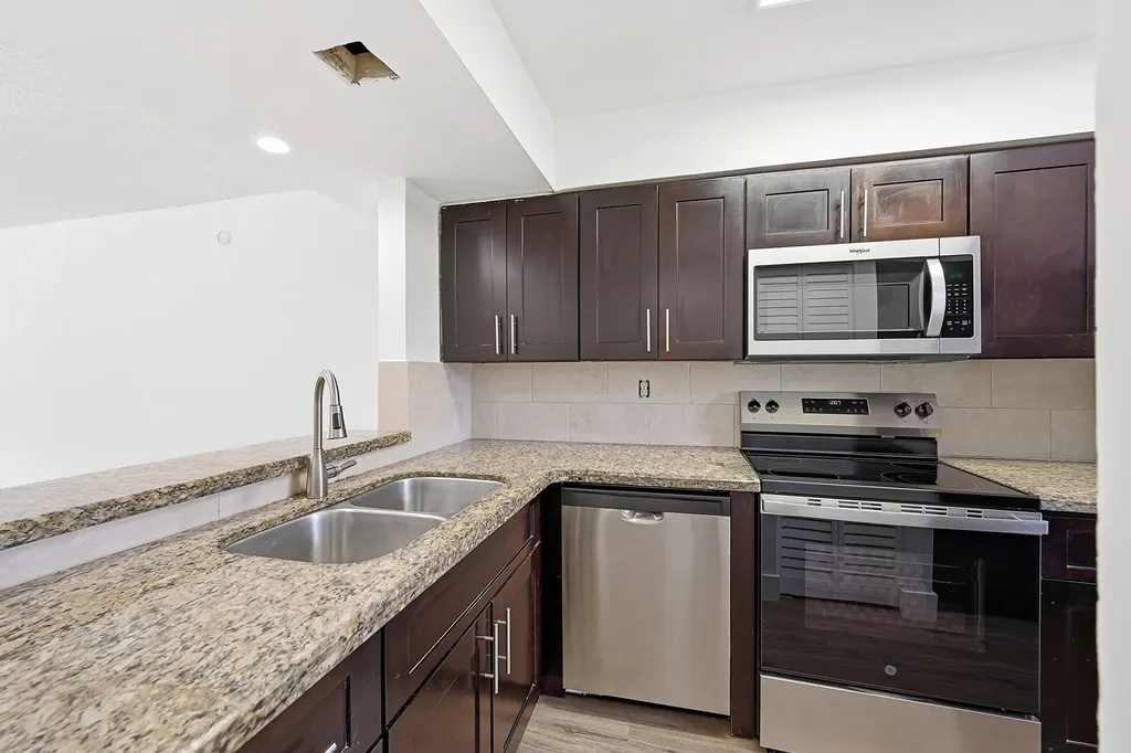 4012 Del Rio Way Sunrise FL 33351