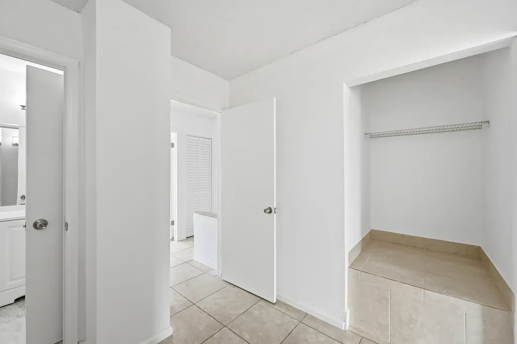 4012 Del Rio Way Sunrise FL 33351