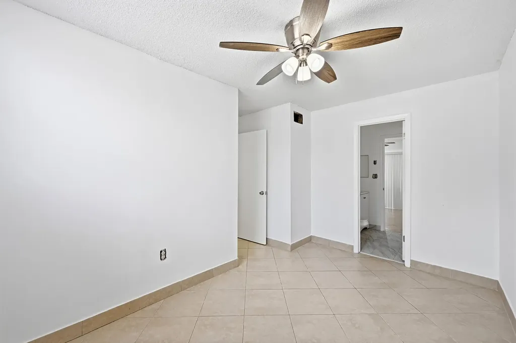 4012 Del Rio Way Sunrise FL 33351