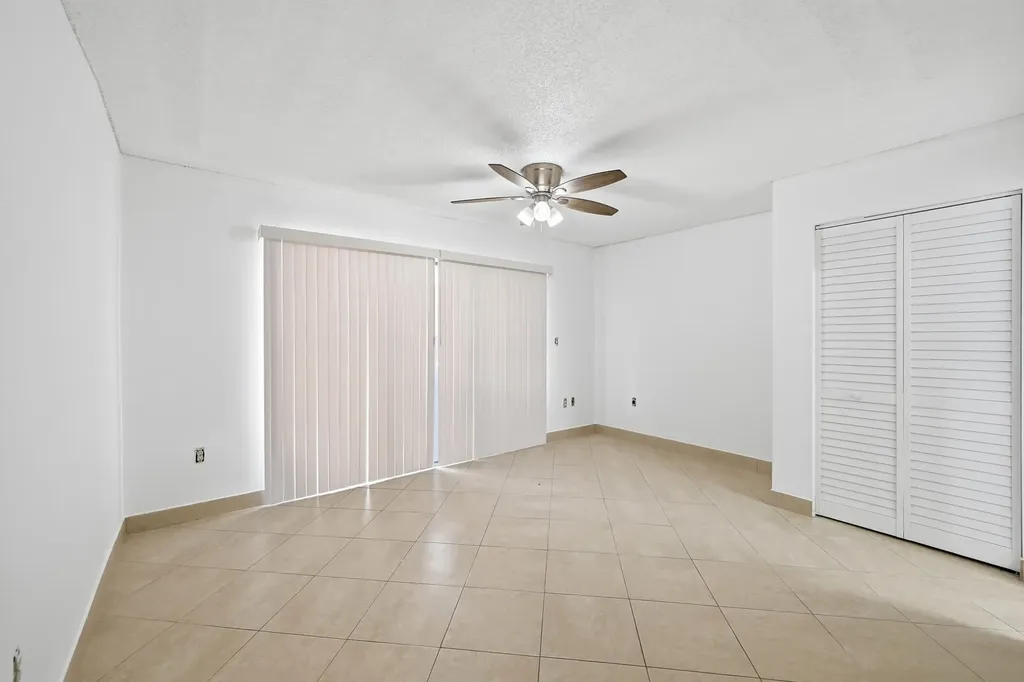 4012 Del Rio Way Sunrise FL 33351