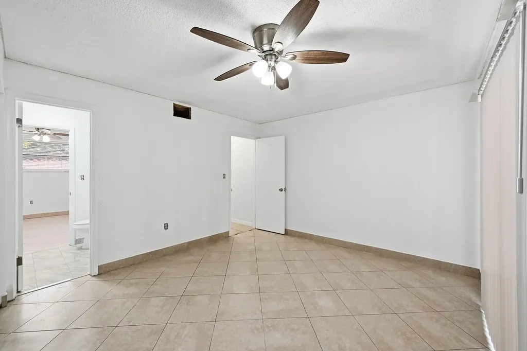 4012 Del Rio Way Sunrise FL 33351