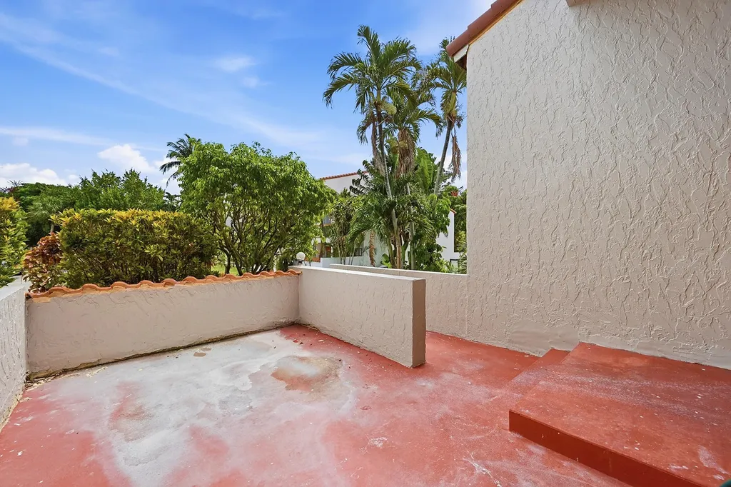 4012 Del Rio Way Sunrise FL 33351
