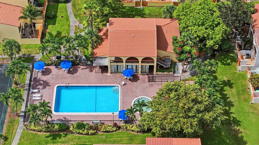 4012 Del Rio Way Sunrise FL 33351
