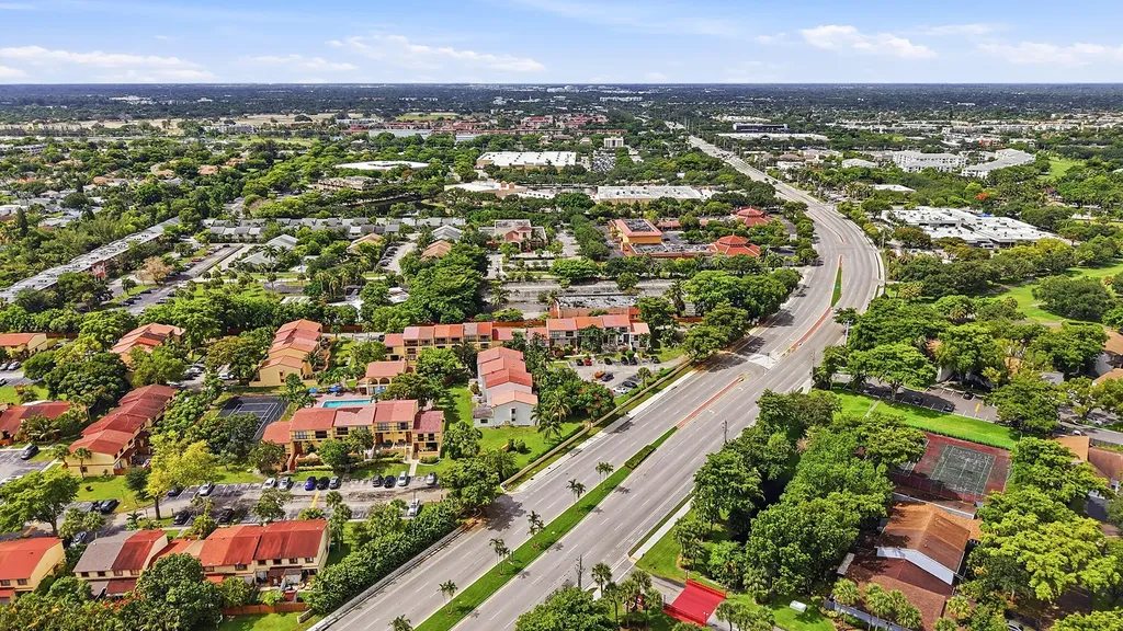 4012 Del Rio Way Sunrise FL 33351