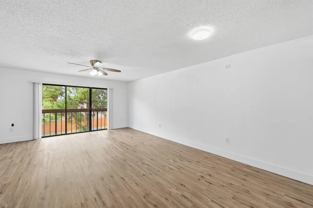 4012 Del Rio Way Sunrise FL 33351