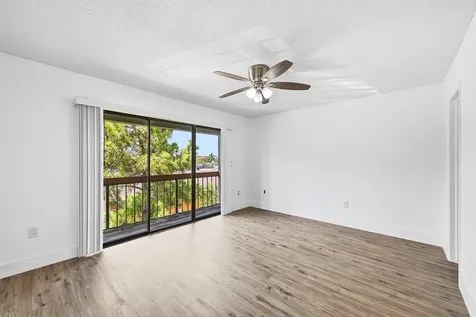 4012 Del Rio Way Sunrise FL 33351