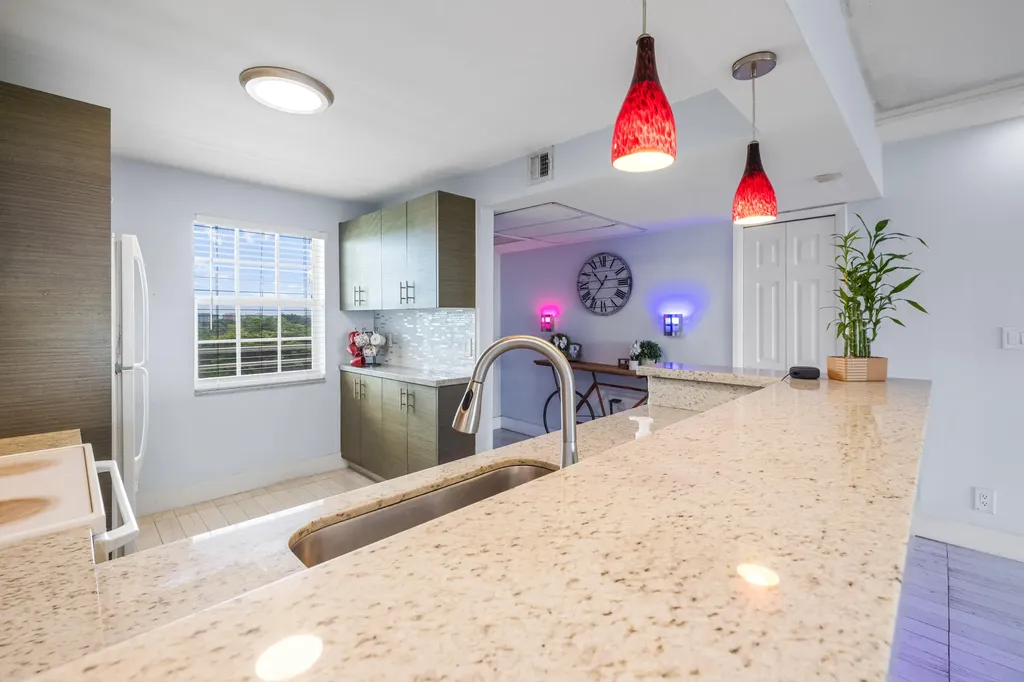 575 Oaks Lane Pompano Beach FL 33069