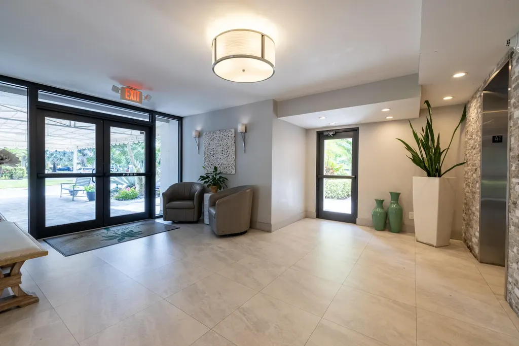 575 Oaks Lane Pompano Beach FL 33069