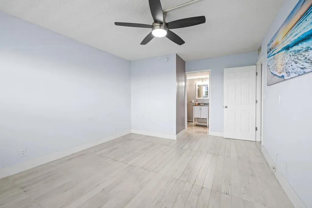 575 Oaks Lane Pompano Beach FL 33069