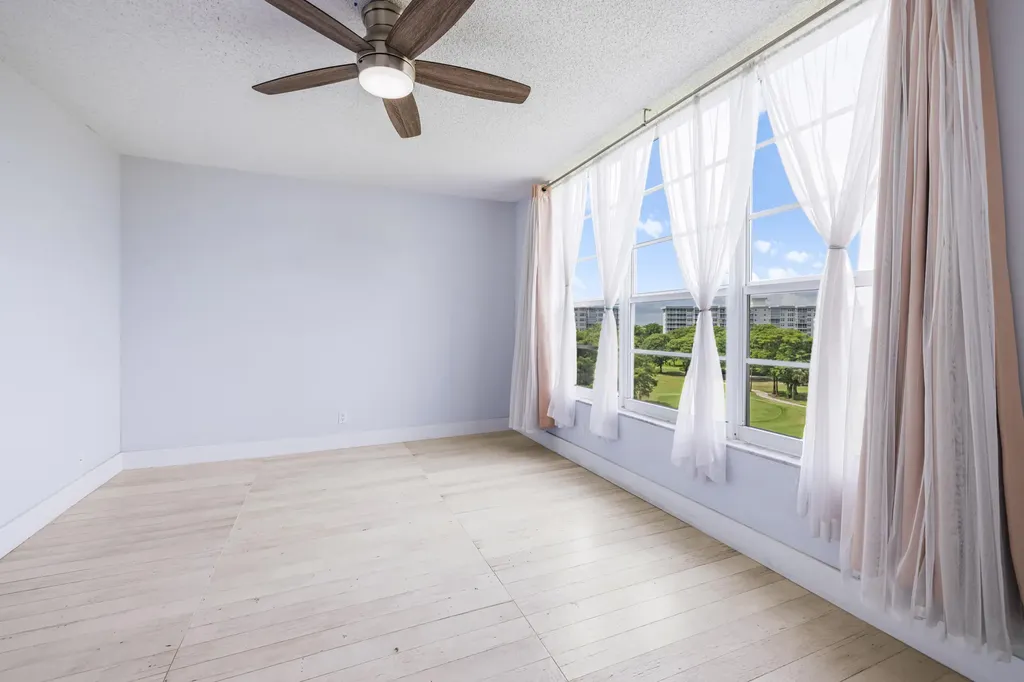 575 Oaks Lane Pompano Beach FL 33069