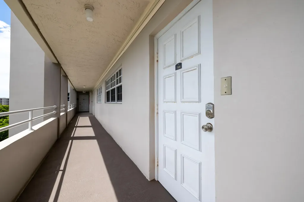575 Oaks Lane Pompano Beach FL 33069