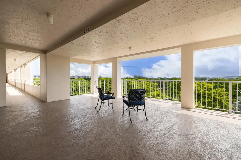 575 Oaks Lane Pompano Beach FL 33069