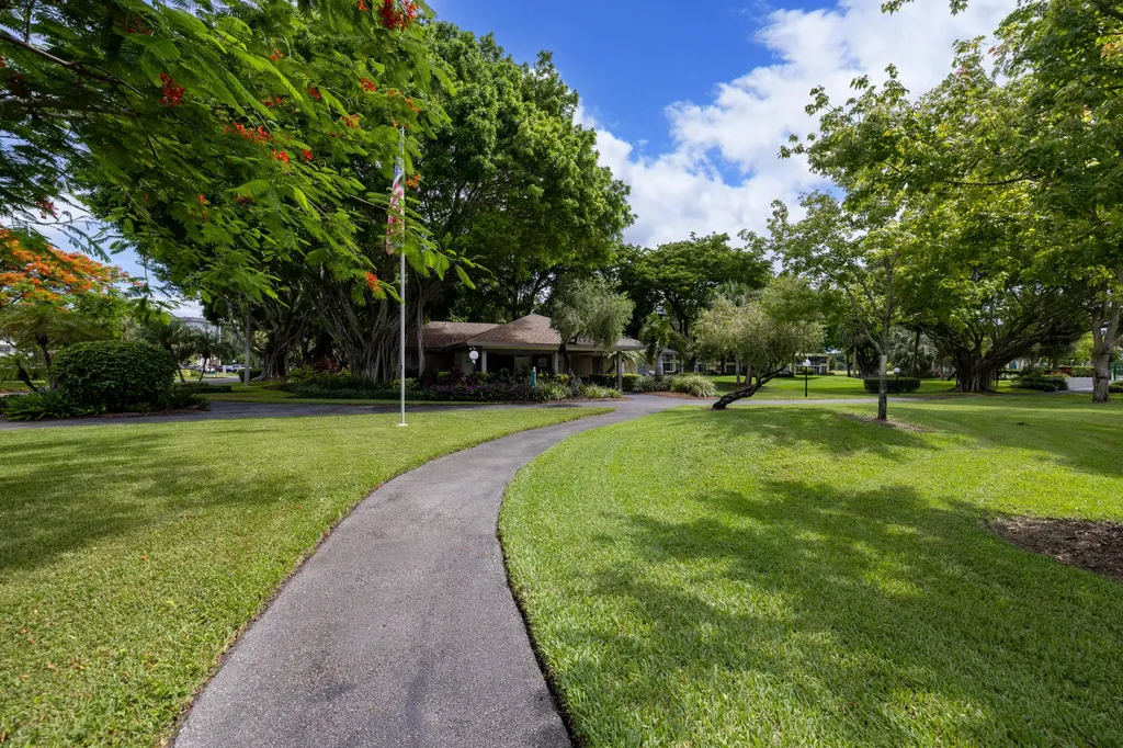 575 Oaks Lane Pompano Beach FL 33069