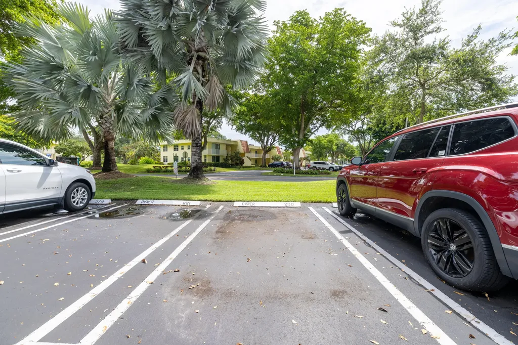 575 Oaks Lane Pompano Beach FL 33069