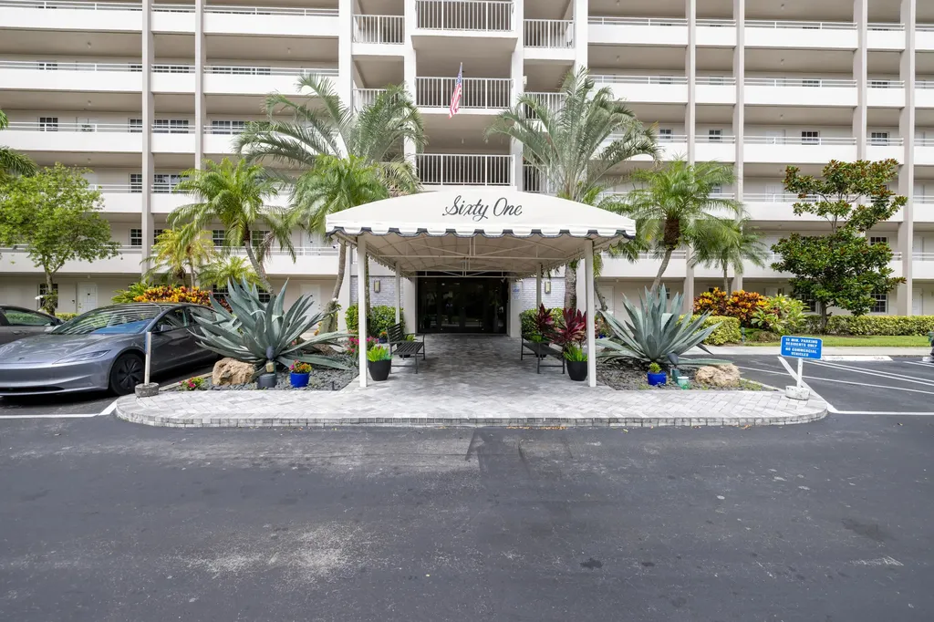 575 Oaks Lane Pompano Beach FL 33069