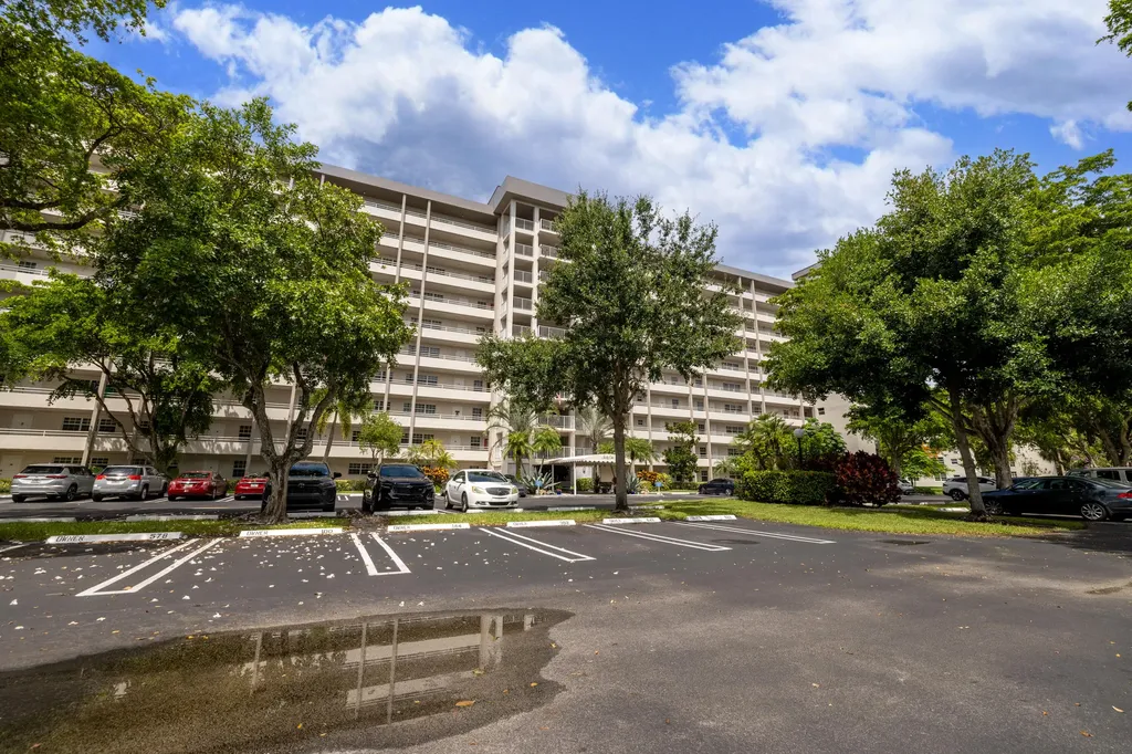575 Oaks Lane Pompano Beach FL 33069