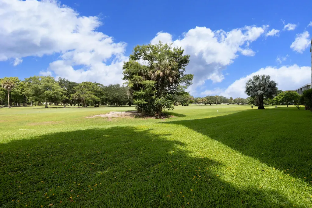 575 Oaks Lane Pompano Beach FL 33069