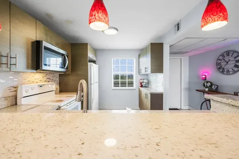 575 Oaks Lane Pompano Beach FL 33069