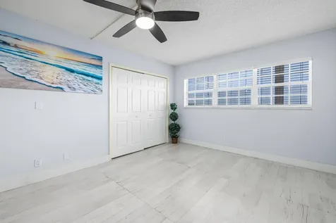 575 Oaks Lane Pompano Beach FL 33069
