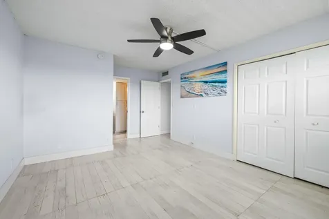 575 Oaks Lane Pompano Beach FL 33069