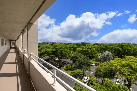 575 Oaks Lane Pompano Beach FL 33069