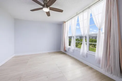 575 Oaks Lane Pompano Beach FL 33069