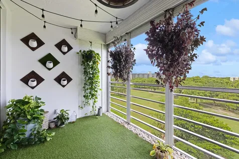 575 Oaks Lane Pompano Beach FL 33069