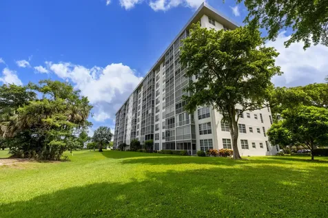 575 Oaks Lane Pompano Beach FL 33069