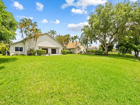 1750 W Oak Knoll Circle Davie FL 33324