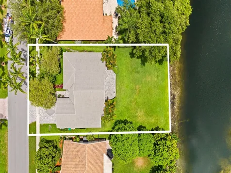 1750 W Oak Knoll Circle Davie FL 33324