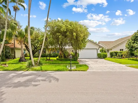 1750 W Oak Knoll Circle Davie FL 33324