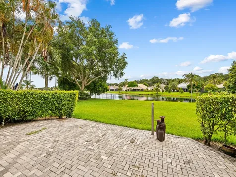 1750 W Oak Knoll Circle Davie FL 33324