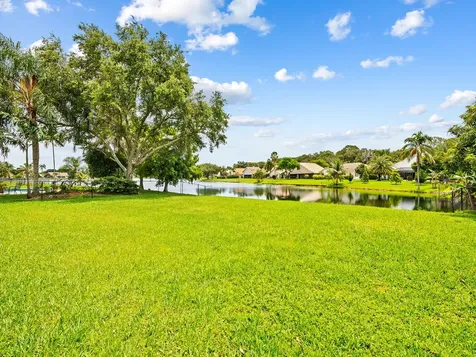 1750 W Oak Knoll Circle Davie FL 33324